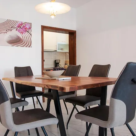 Domus Albus Apartment *